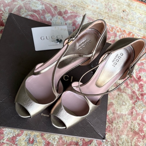 Gucci Women's Gold Peep Toe Heels Size 38 - Picture 5 of 10